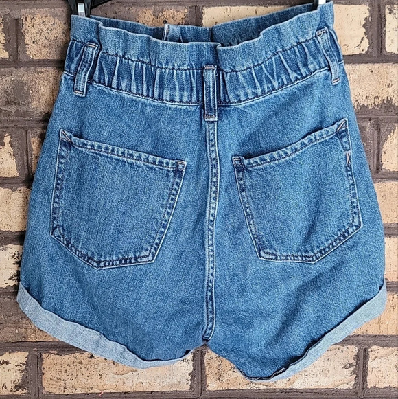 Express denim shorts, Shortie Extreme High Rise - Picture 2 of 3